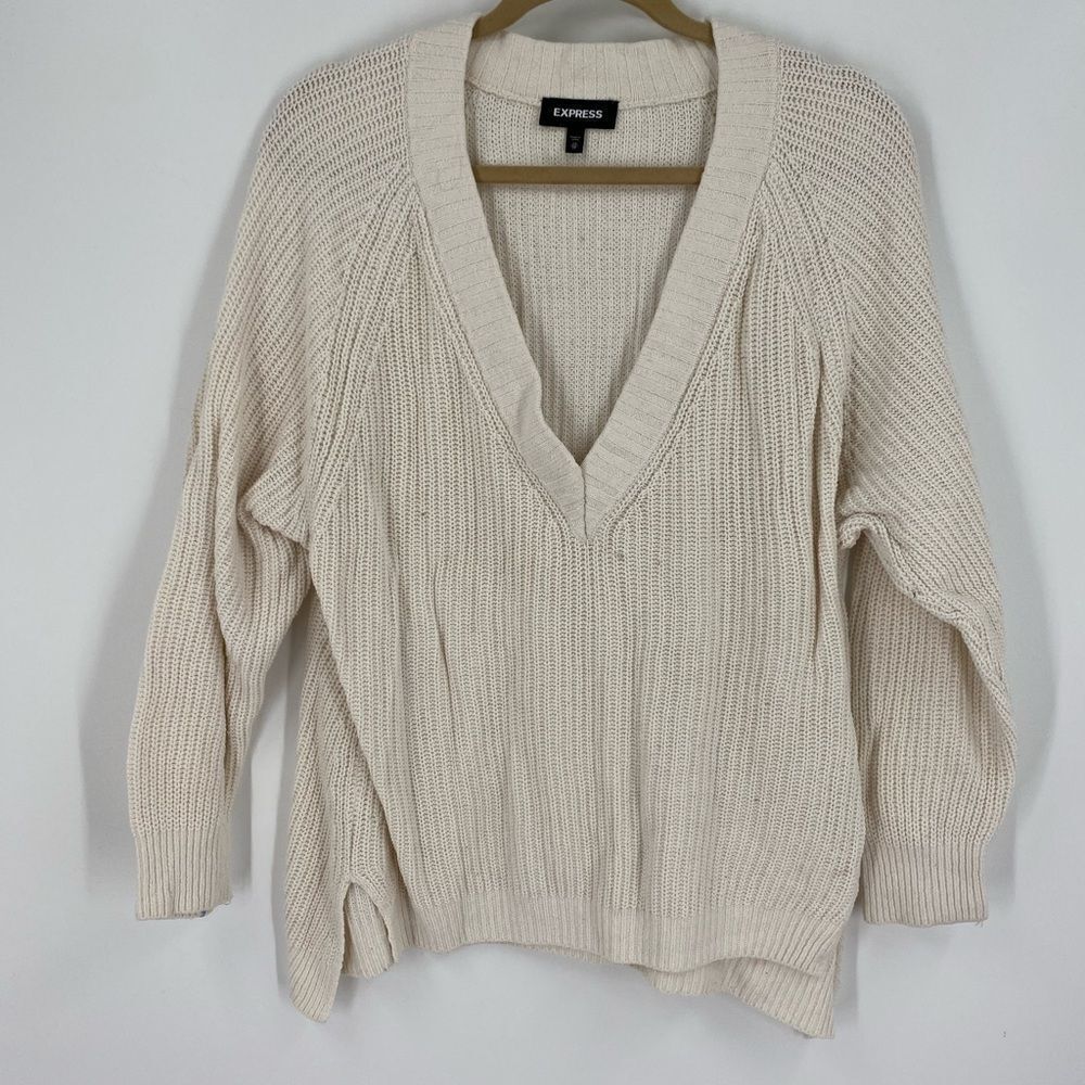 Express Cream V-Neck Sweater with Ribbed Texture size XS
